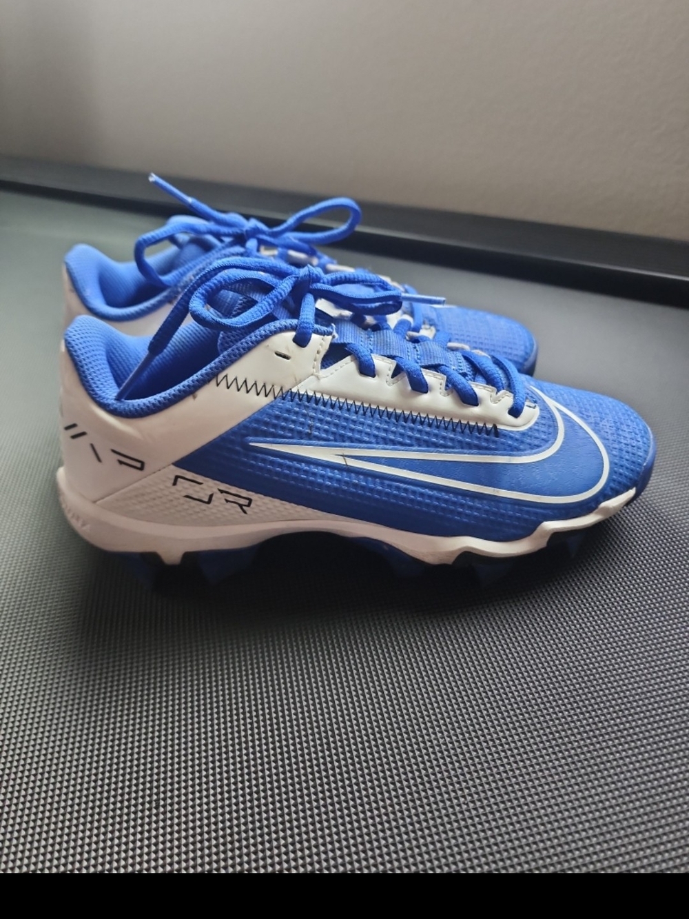 Nike Kids Vapor Shark Football Cleats - Size 3.5
